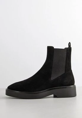 Botki na platformie Stuart Weitzman