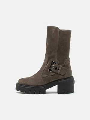 Botki na platformie Stuart Weitzman