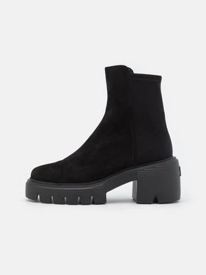 Botki na platformie Stuart Weitzman