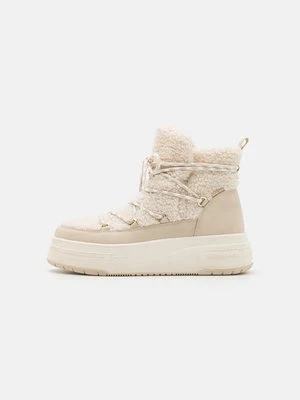 Botki na platformie tamaris