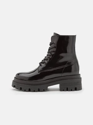 Botki na platformie tamaris