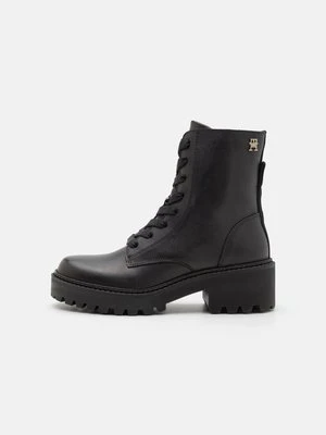 Botki na platformie Tommy Hilfiger
