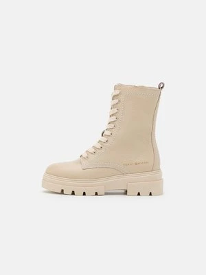 Botki na platformie Tommy Hilfiger