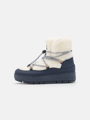 Botki na platformie Tommy Hilfiger