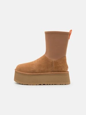 Botki na platformie UGG koniakowy