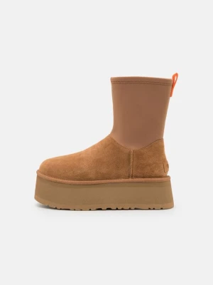 Botki na platformie UGG koniakowy