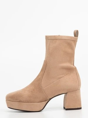 Botki na platformie Unisa