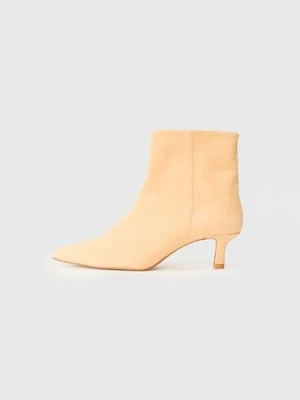 Botki & Other Stories