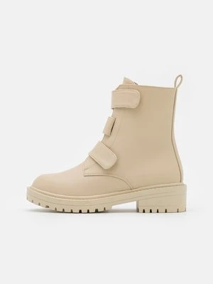 Botki Raid Wide Fit