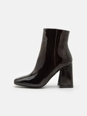 Botki Simmi London