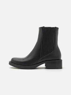 Botki Simmi London