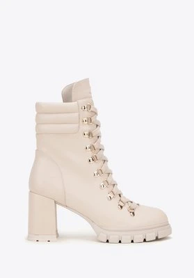 Botki skórzane z pikowaną wstawką na słupku kremowe Wittchen