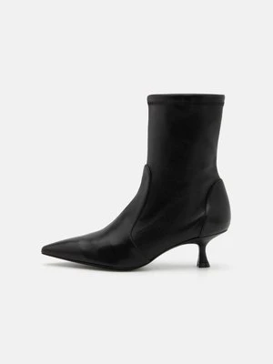 Botki Stuart Weitzman