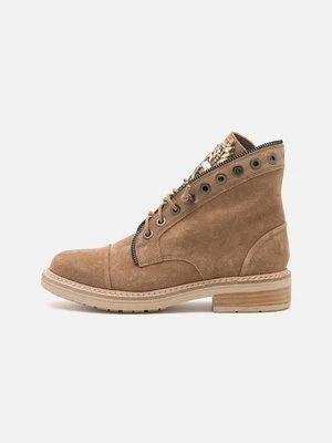 Botki sznurowane Alma en Pena