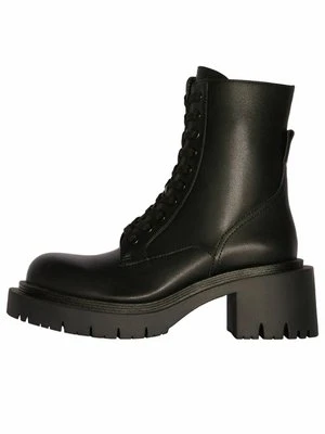 Botki sznurowane Bershka