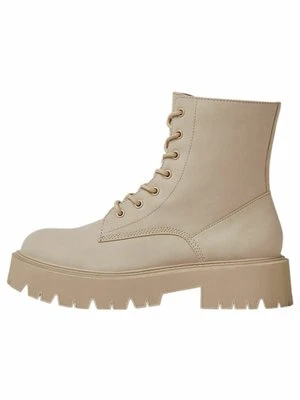 Botki sznurowane Bershka