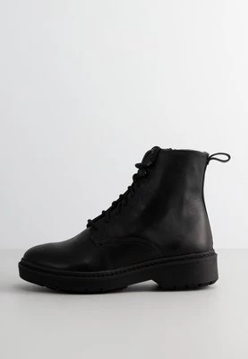 Botki sznurowane Clarks