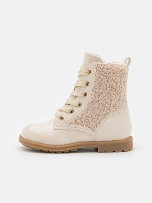 Botki sznurowane Friboo