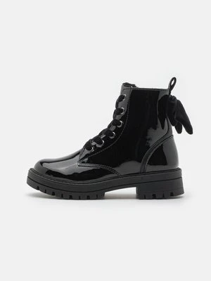 Botki sznurowane Friboo