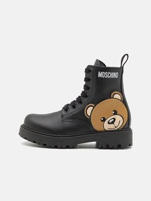 Botki sznurowane MOSCHINO czarny