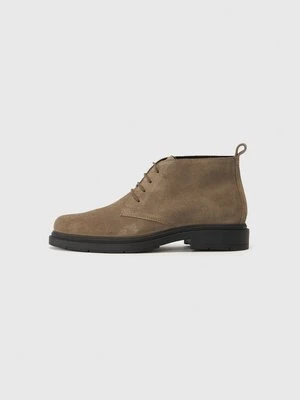 Botki sznurowane Pier One