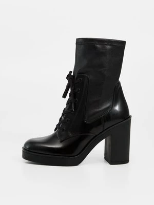 Botki sznurowane Stuart Weitzman czarny