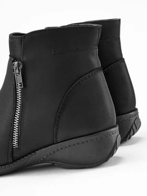 Botki z zamkiem bonprix