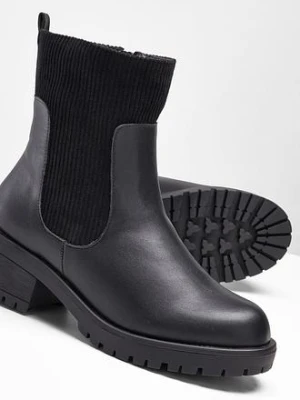 Botki ze wstawką ze sztruksu bonprix