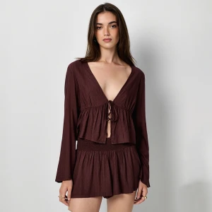 Brązowa bluzka z długim rękawem i wiązaniem House