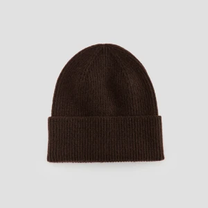 Brązowa czapka beanie z podwiniętym dołem House