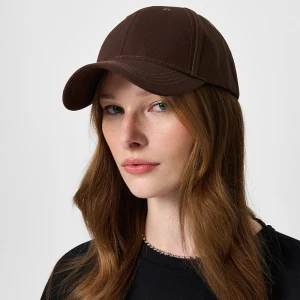 Brązowa czapka z daszkiem House