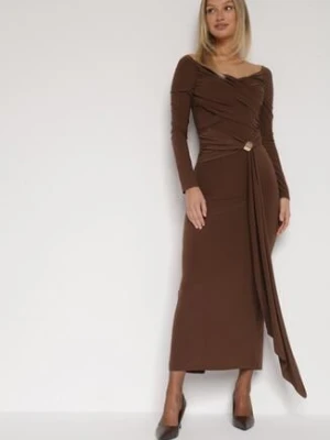 Brązowa Dopasowana Sukienka z Ozdobnym Marszczeniem Trenem i Rozcięciem Alutria
