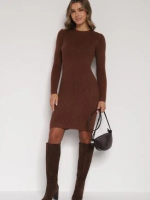 Brązowa Dopasowana Sukienka z Prążkowanej Dzianiny z Bawełną Tesmera