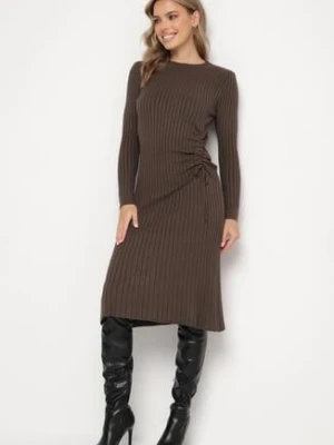 Brązowa Dopasowana Sukienka z Wiskozą z Prążkowanego Materiału Ściągana Troczkiem Eleavia jumelle