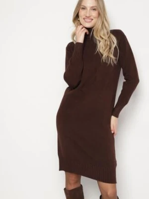 Brązowa Dzianinowa Sukienka z Bawełną o Prostym Kroju z Golfem Tesala