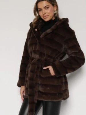 Brązowa Futrzana Kurtka z Nieodpinanym Kapturem i Paskiem Zetova