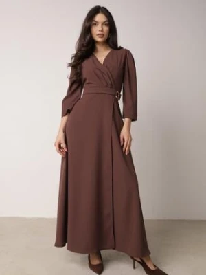 Brązowa Kopertowa Sukienka Wieczorowa z Metaliczną Aplikacją w Talii Henalana vices