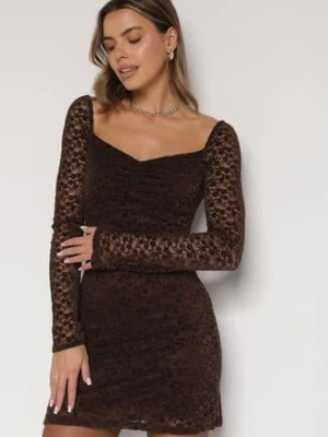 Brązowa Koronkowa Sukienka o Dopasowanym Kroju z Kwadratowym Dekoltem Tiwedesa