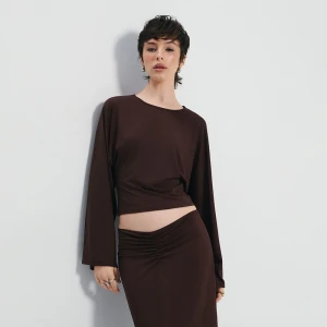 Brązowa koszulka z długim i szerokim rękawem House