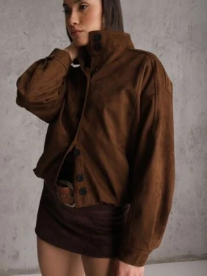 Brązowa Kurtka Bomber Jacket Ozdobiona Guzikami Quilimi