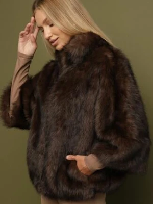 Brązowa Kurtka Futerko na Suwak z Wysokim Kołnierzem i Rękawami 3/4 Lelvila