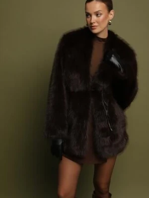 Brązowa Kurtka Futerko o Prostym Kroju z Cienkim Wiązanym Paskiem Casatte ann gissy