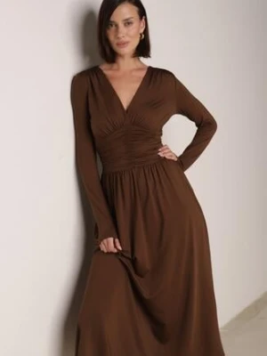 Brązowa Marszczona Sukienka Taliowana z Wiskozą z Dekoltem V i Długim Rękawem Emirie