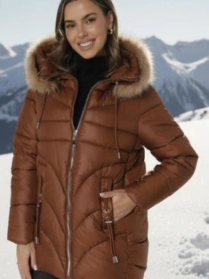 Brązowa Pikowana Kurtka o Trapezowym Kroju z Kapturem i Odpinanym Futerkiem Deolaine