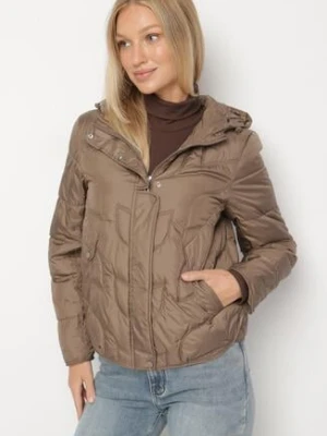 Brązowa Przejściowa Kurtka z Oryginalnym Pikowaniem i Kapturem Aruvitte bh forever