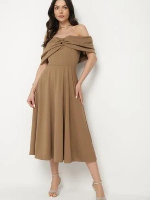 Brązowa Rozkloszowana Sukienka z Odsłoniętymi Ramionami i Drapowaniem Odilene allyson