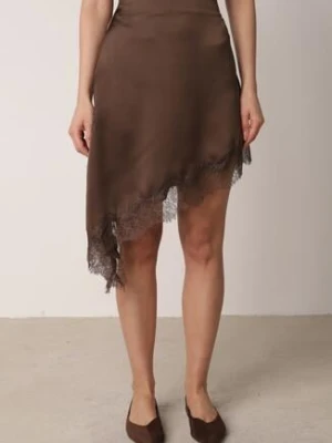 Brązowa Satynowa Spódnica o Asymetrycznym Kroju z Koronką Arlivia bisou's project