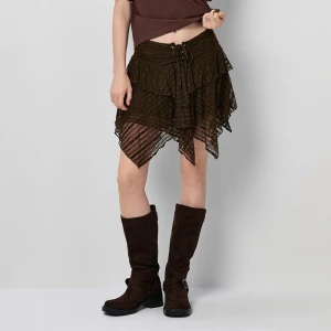 Brązowa spódnica mini z asymetrycznym dołem i wiązaniem House