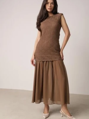 Brązowa Sukienka Ażurowa z Usztywnioną Linią Ramion i Przezroczystym Dołem Semiriel yu & me