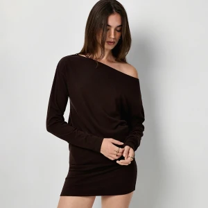 Brązowa sukienka mini z dekoltem open shoulder House